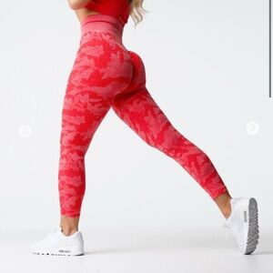 Candy Apple RED Camo NVGTN leggings